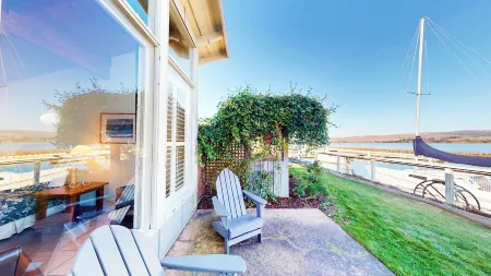 Tomales Bay Lodge and Marina Inc Отели в г. Пойнт Рейес Стейшен