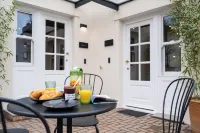 Commandery Vaults - Luxury Apartment in City Centre with Sky TV 우스터 디스트릿 호텔