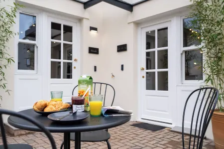 Commandery Vaults - Luxury Apartment in City Centre with Sky TV Отели в г. Уорчестер