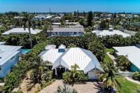 Conch Out Beach House Managed by Beach Retreats Hotels near Fun and More Rentals