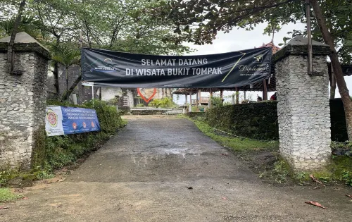 Camping Ground Bukit Tompak - parkir