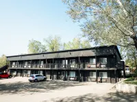 Trailhead Cabins & Lodging Hotels in Meeker