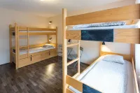 Falling Lakes Hostel - parking