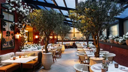 Hotel Barrière Fouquet's New York Отели рядом с достопримечательностью «Institute for the Study of the Ancient World at NYU»