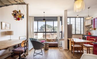 Allenby Artsy Stay by Sea N' Rent