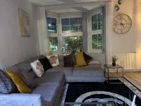 1 Bed Flat - Sleeps 2 - Jacuzzi - Parking - Wifi