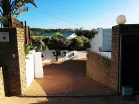 Boathouse Bed and Biscuit - Upper Deck Hotels in Margate