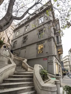 DeCamondo Residence
