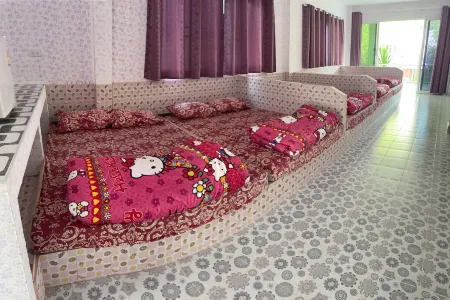 Manowwhan Homestay Отели рядом с достопримечательностью «Kaeng Krachan Dam Electric»