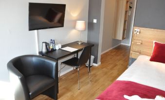 City Hotel
