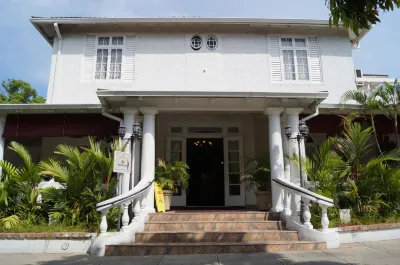 Hotel Four Seasons Hotels near The Jamaica Conference Centre