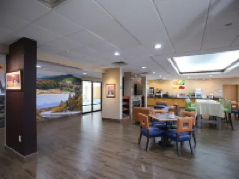 ควอลิตี้อินน์ แอนด์ สวีทส์ บูน - ย่านมหาวิทยาลัย โรงแรมในบูน