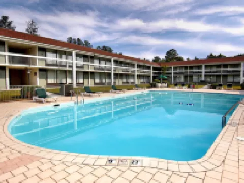 Days Inn & Conf Center by Wyndham Southern Pines Pinehurst Hotels in Moore County