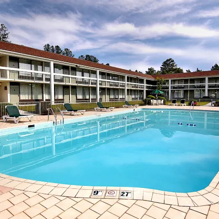 Days Inn & Conf Center by Wyndham Southern Pines Pinehurst
