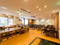 Seaside Hotel Twins Momochi Hotels near Yahoo Dome