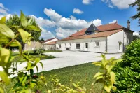 Domaine d' Arcalis Hotels in Jonzac