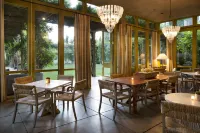 Hotel Healdsburg - breakfast