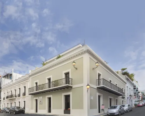 Decanter Hotel Hotels near Isla de Cabras Park