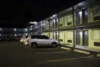 Tiki Lodge Motel - Motels