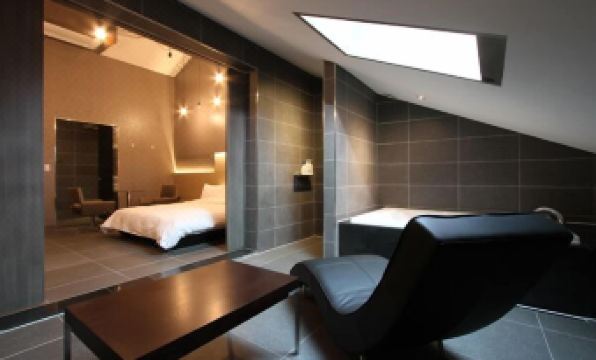 Valentine Hotel - Housity