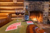 Storm Mountain Lodge & Cabins - bar