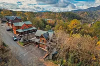 Summer Special! Pools, 2 HotTubs, Theater, Pet Friendly - 4-Star