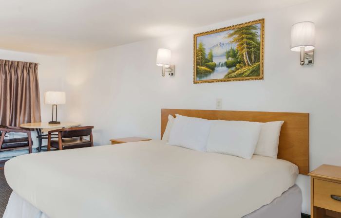 Americas Best Value Inn & Suites-Hyannis/Cape Cod
