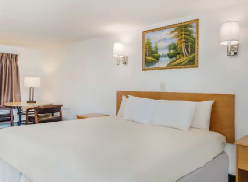 Americas Best Value Inn & Suites-Hyannis/Cape Cod