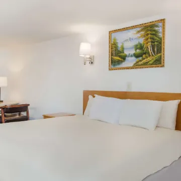 Americas Best Value Inn & Suites-Hyannis/Cape Cod