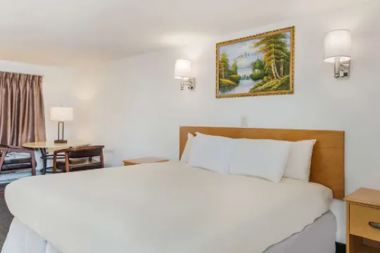 Americas Best Value Inn & Suites-Hyannis/Cape Cod