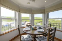 Beachcombers Apartments