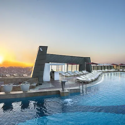 費爾蒙巴庫火焰塔酒店 鄰近火焰塔的酒店