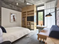 Carpenter Hotel Hotels in West Lake Hills