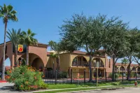 Super 8 by Wyndham Houston/Webster/NASA Hotels in Nassau Bay