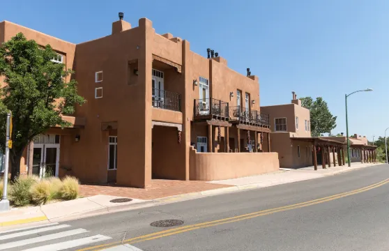 皮尼翁庭院酒店