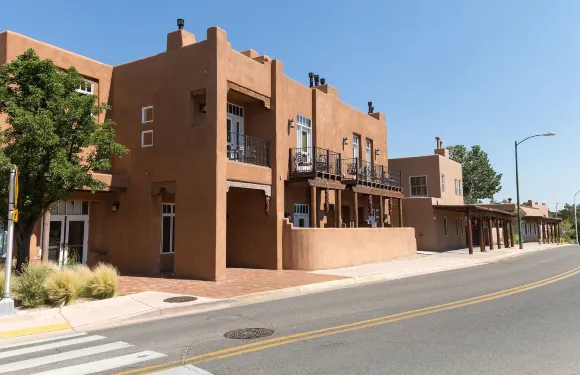 皮尼翁庭院酒店