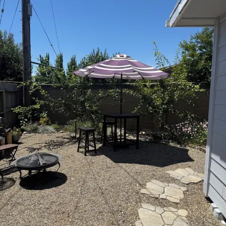 Unwind@839 says it all! Charming cottage in Lodi, a wine country destination.