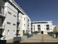 Séjours & Affaires la Rochelle les Minimes - Kitchens