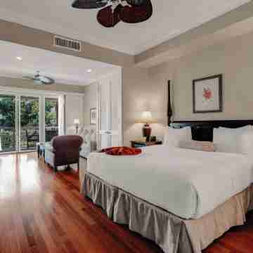 Valentines Resort & Marina Rooms