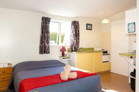 Spanish Lady Motel Отели рядом с достопримечательностью «Блафф Хилл Домейн»