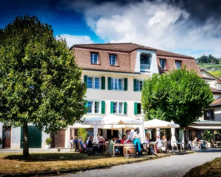 Au Major Davel Hotels in Cully