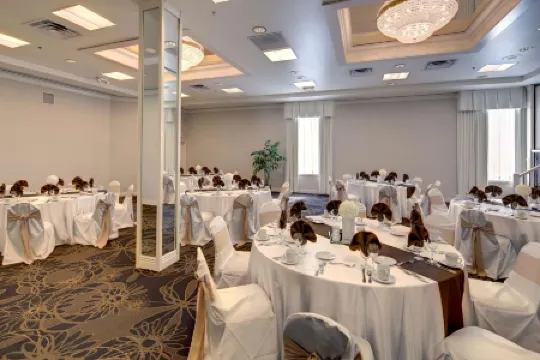 DoubleTree by Hilton Hotel Milwaukee Downtown