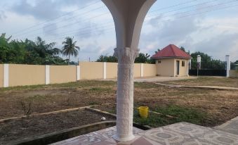 Assembly Hotel - Esiama