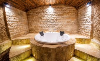 Caldera Cave Hotel & Restaurant