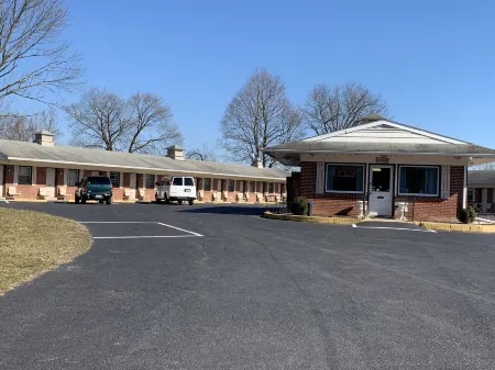 Red Carpet Inn Gettysburg Отели рядом с достопримечательностью «Либерти Маунтин Резорт & Конференс Сентер»