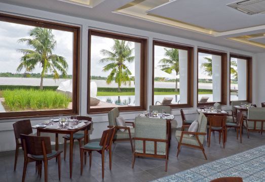 The Balé Phnom Penh의 평화로운 메콩강 뷰