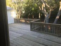 Walk to beach / Cozy 3-Bedroom /Wrap-around deck