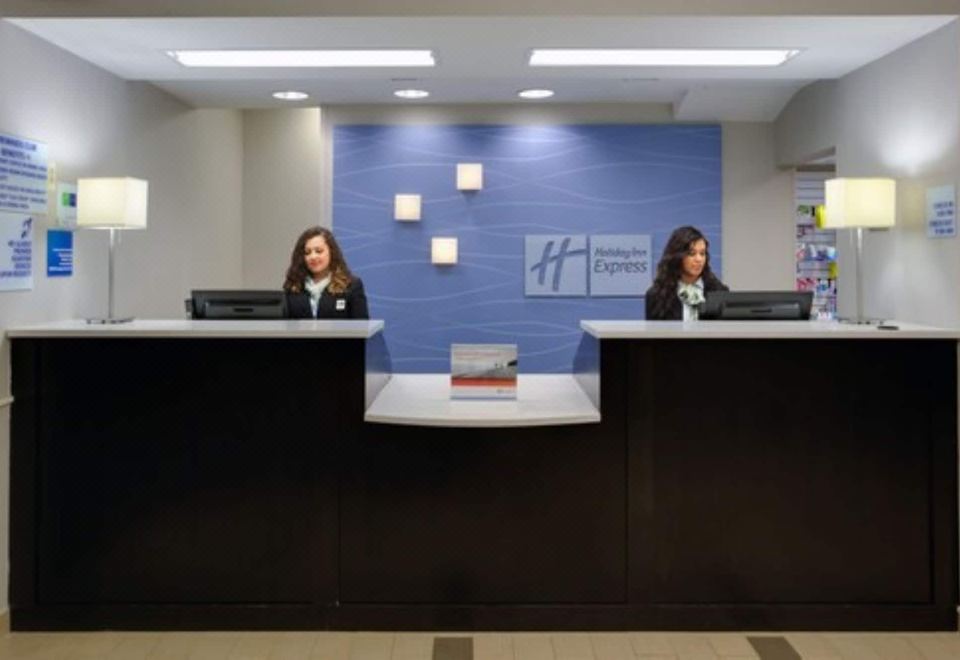 Holiday Inn Express 객실 또는 수영장