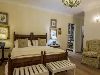 Maison H Guest House Hotels in La Lucia