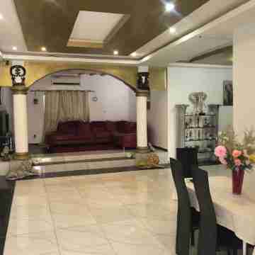 3-Bed Apartment Sleeps 6 - Garden Parking Pets Others